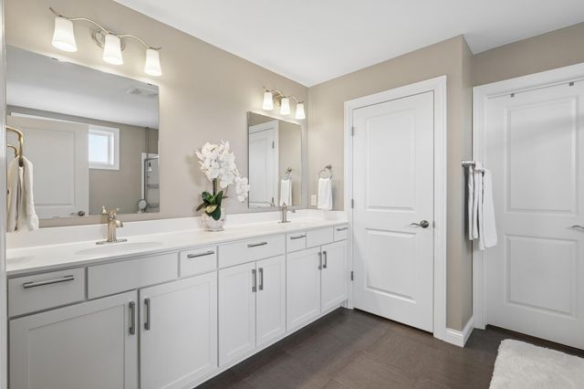 1620 Bluewater Lane, Woodbury, MN 55129