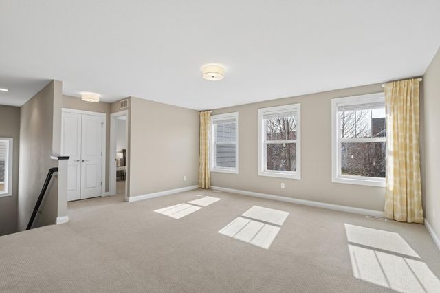 1620 Bluewater Lane, Woodbury, MN 55129