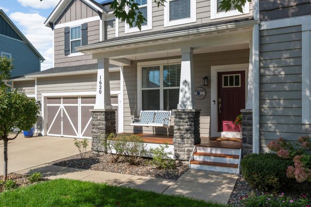 1620 Bluewater Lane, Woodbury, MN 55129