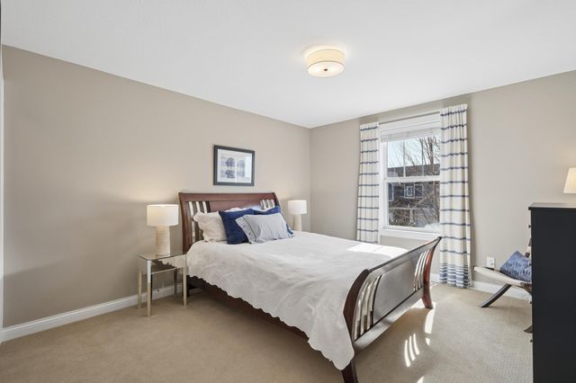 1620 Bluewater Lane, Woodbury, MN 55129