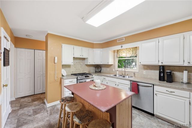6 Chestnut Hill Lane, Amherst, NY 14221