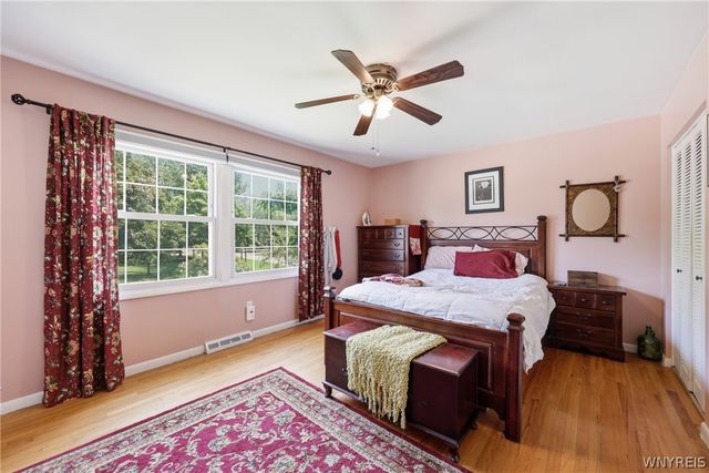 6 Chestnut Hill Lane, Amherst, NY 14221