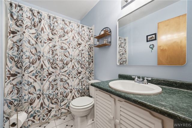 6 Chestnut Hill Lane, Amherst, NY 14221