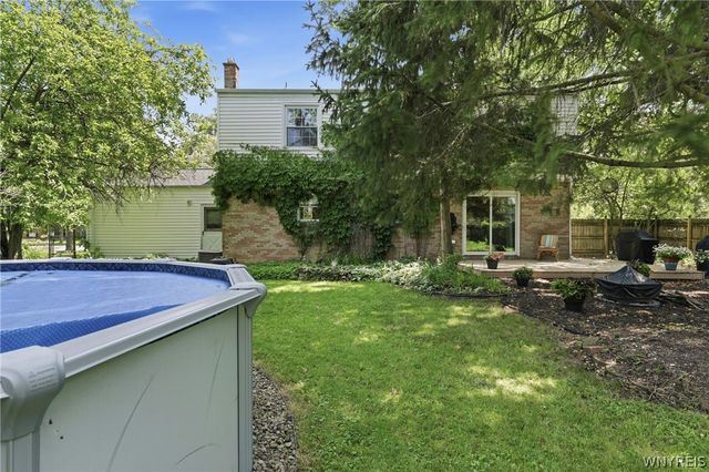 6 Chestnut Hill Lane, Amherst, NY 14221