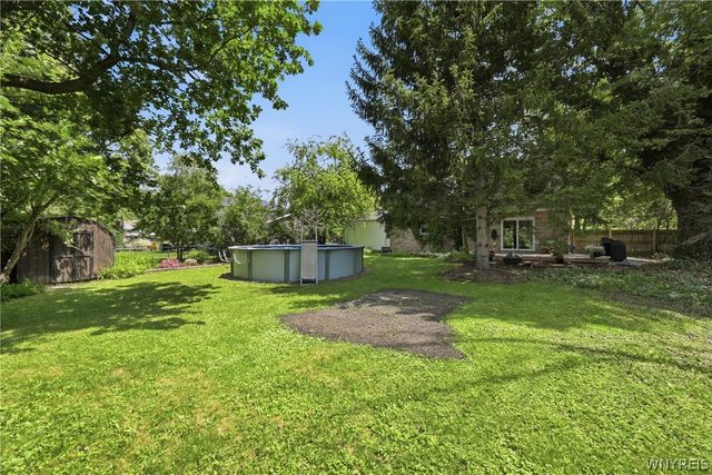 6 Chestnut Hill Lane, Amherst, NY 14221