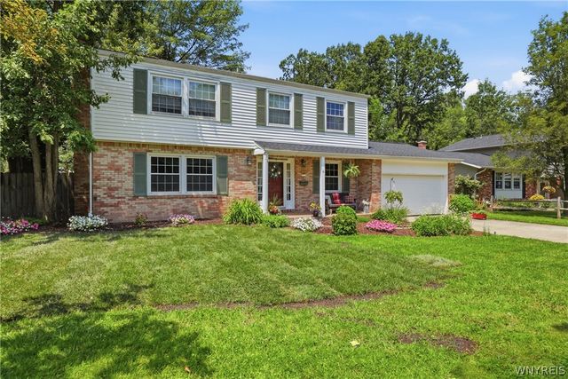 6 Chestnut Hill Lane, Amherst, NY 14221