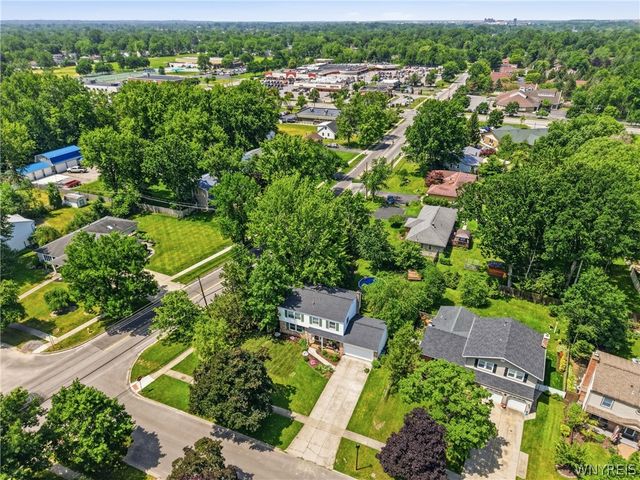 6 Chestnut Hill Lane, Amherst, NY 14221