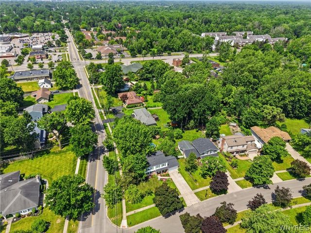 6 Chestnut Hill Lane, Amherst, NY 14221