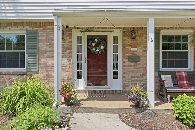 6 Chestnut Hill Lane, Amherst, NY 14221
