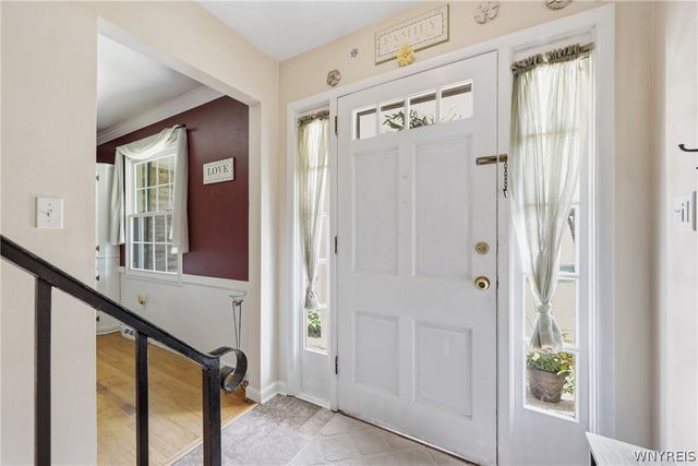 6 Chestnut Hill Lane, Amherst, NY 14221