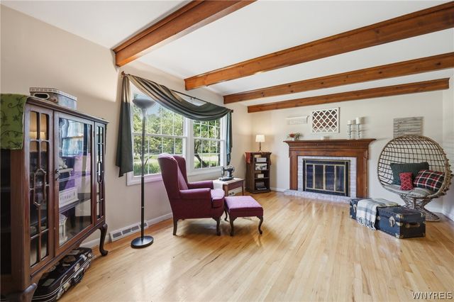 6 Chestnut Hill Lane, Amherst, NY 14221