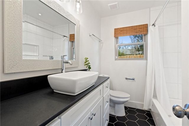 4908 Rowena Ave A, Austin, TX 78751