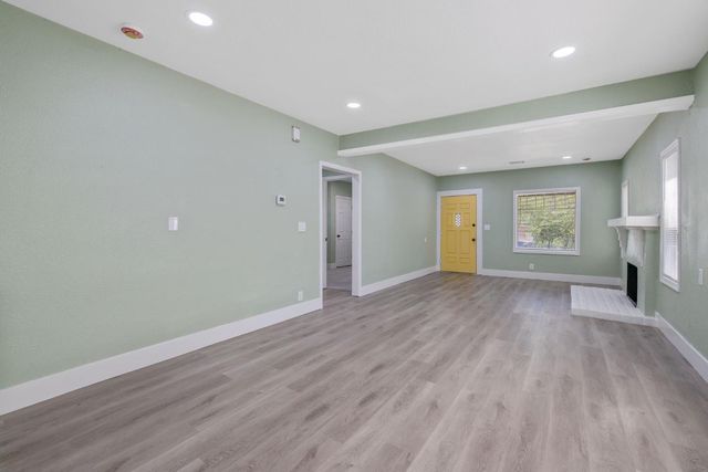 1247 N Ferger Avenue, Fresno, CA 93728