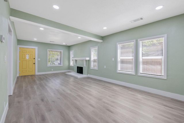 1247 N Ferger Avenue, Fresno, CA 93728