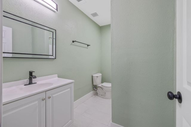 1247 N Ferger Avenue, Fresno, CA 93728