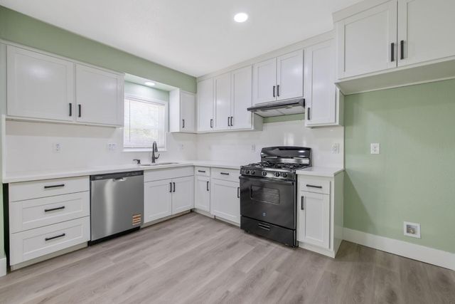 1247 N Ferger Avenue, Fresno, CA 93728