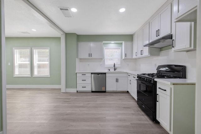1247 N Ferger Avenue, Fresno, CA 93728