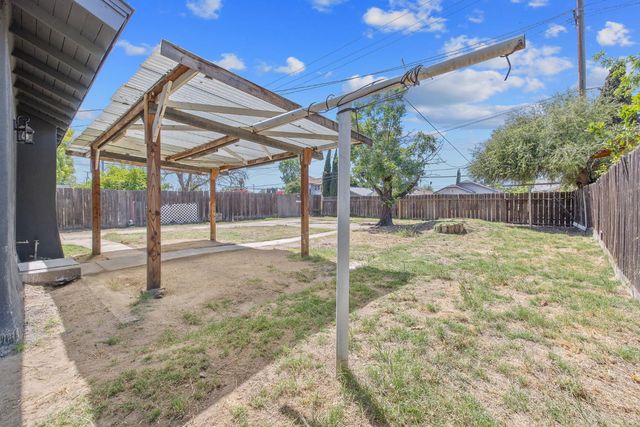 1247 N Ferger Avenue, Fresno, CA 93728