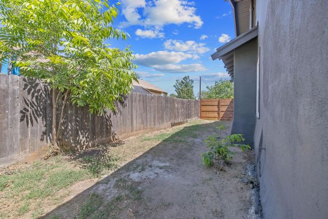 1247 N Ferger Avenue, Fresno, CA 93728