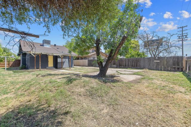 1247 N Ferger Avenue, Fresno, CA 93728