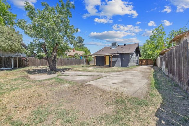 1247 N Ferger Avenue, Fresno, CA 93728
