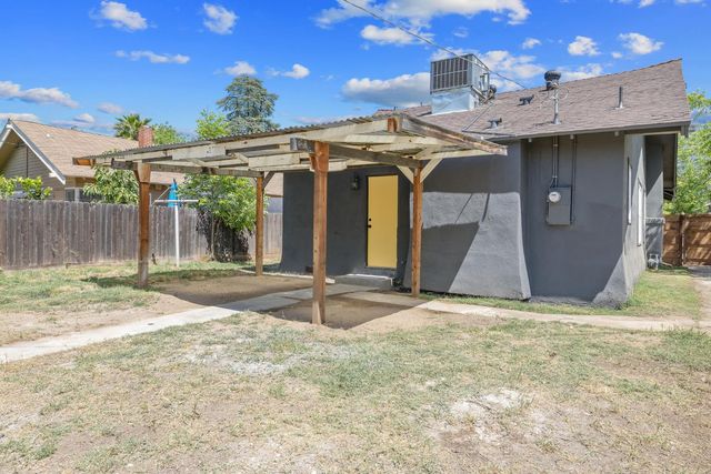 1247 N Ferger Avenue, Fresno, CA 93728