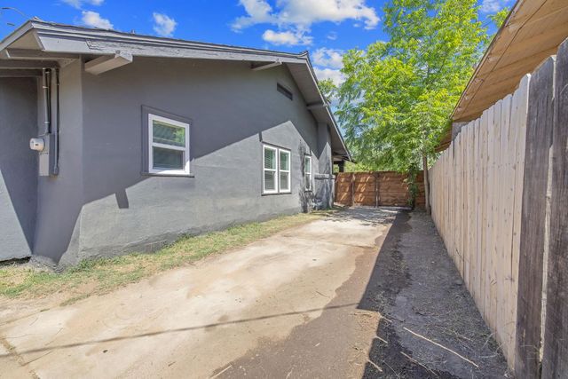 1247 N Ferger Avenue, Fresno, CA 93728
