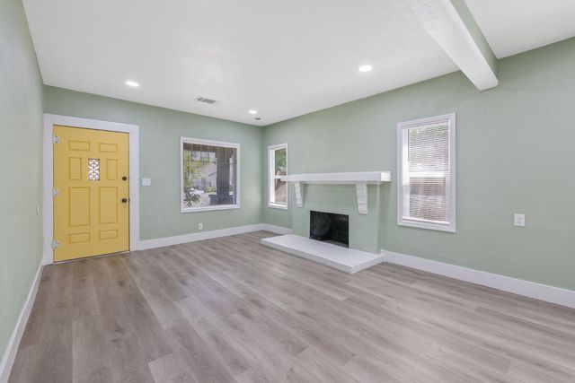 1247 N Ferger Avenue, Fresno, CA 93728