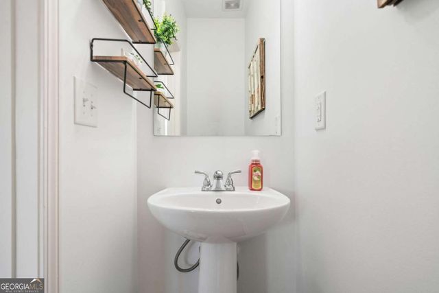 1560 Avalon Creek Road, Sugar Hill, GA 30518