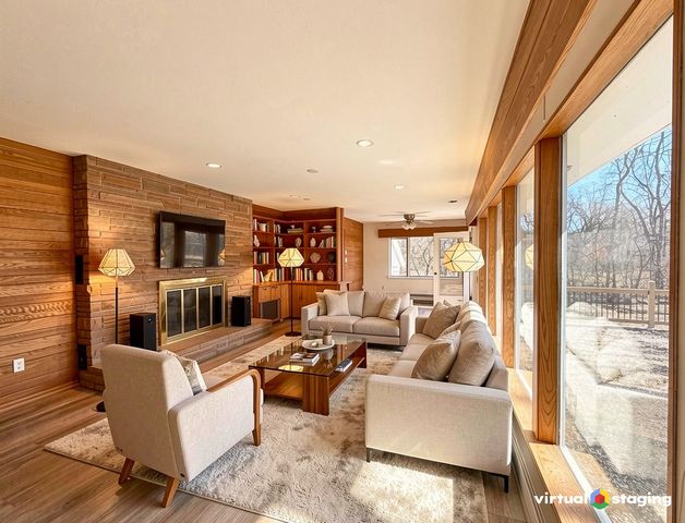 25W621 Indian Hill Woods Drive, Naperville, IL 60563