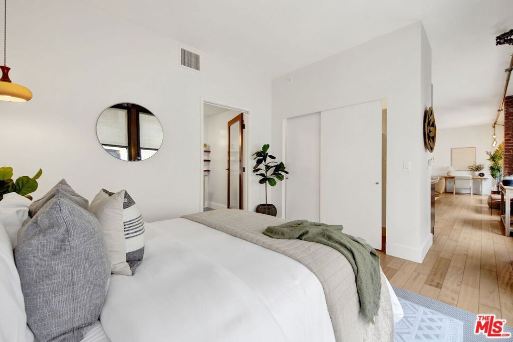 Image 16 of property listing at 460 S Spring Street 1110, Los Angeles, CA 90013