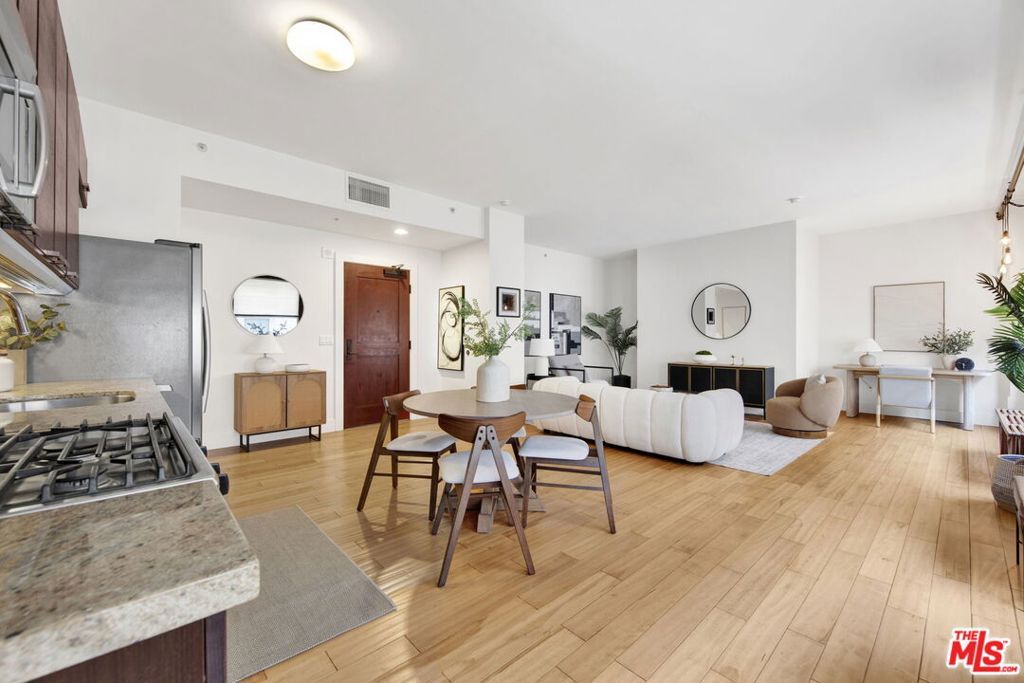Image 4 of property listing at 460 S Spring Street 1110, Los Angeles, CA 90013