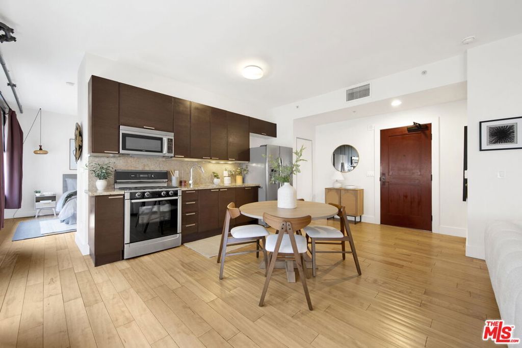 Image 6 of property listing at 460 S Spring Street 1110, Los Angeles, CA 90013