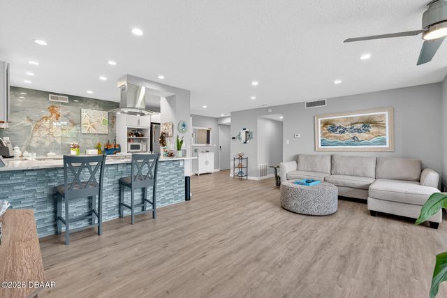 1224 S Peninsula Dr Apt 404, Daytona Beach, FL 32118