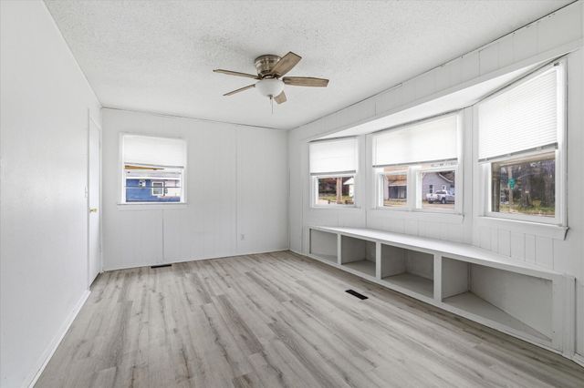 944 W Division Street, Springfield, MO 65803