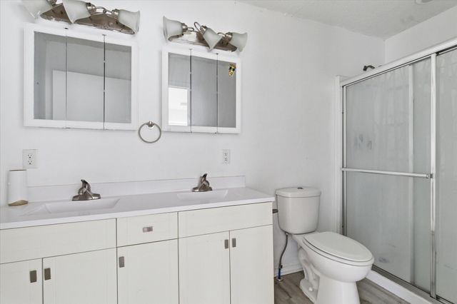 944 W Division Street, Springfield, MO 65803