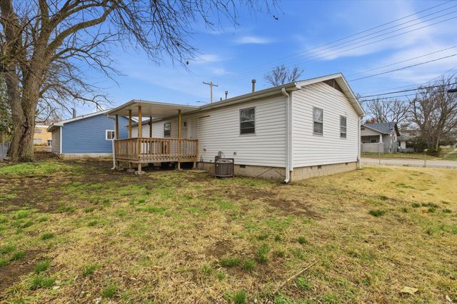 944 W Division Street, Springfield, MO 65803