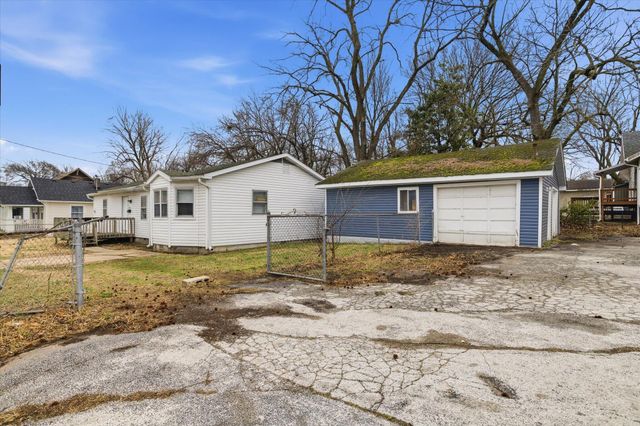 944 W Division Street, Springfield, MO 65803