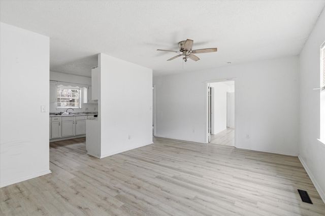 944 W Division Street, Springfield, MO 65803