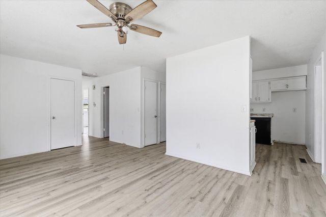 944 W Division Street, Springfield, MO 65803