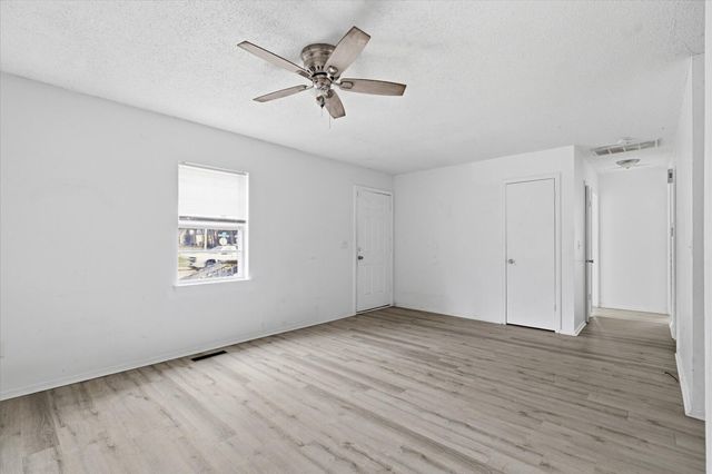 944 W Division Street, Springfield, MO 65803