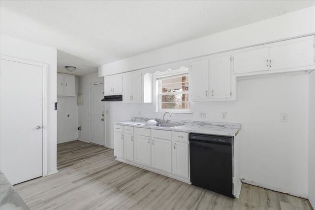 944 W Division Street, Springfield, MO 65803