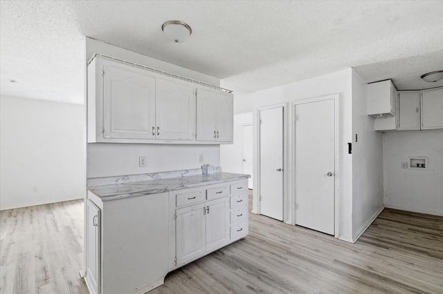 944 W Division Street, Springfield, MO 65803