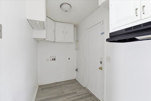 944 W Division Street, Springfield, MO 65803