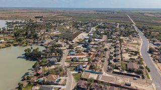 932 S Kika De La Garza Boulevard, La Joya, TX 78560