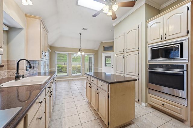 1616 Oak Creek Drive, Hurst, TX 76054