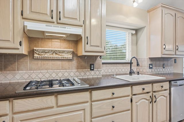 1616 Oak Creek Drive, Hurst, TX 76054