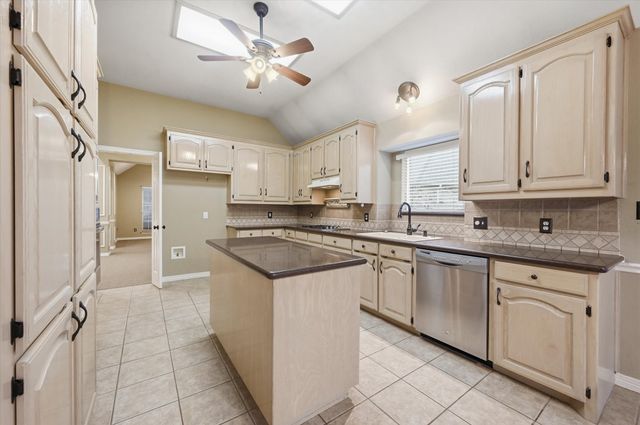 1616 Oak Creek Drive, Hurst, TX 76054