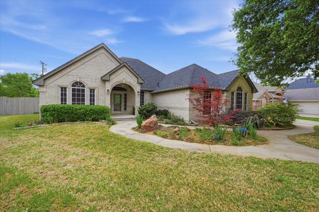 1616 Oak Creek Drive, Hurst, TX 76054
