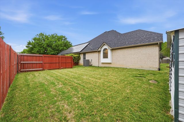 1616 Oak Creek Drive, Hurst, TX 76054